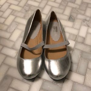 Girls silver ballet flats with strap - K2